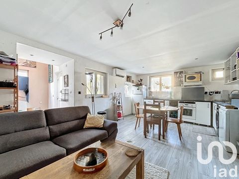 iad France - Louiza Khemache vous propose: Du Potentiel à Saint-Augustin ! Cette maison des années 50 dévoile des espaces optimisés sur trois niveaux. Un choix sûr pour un premier achat ou un investissement locatif malin ! Dès l’entrée, vous découvri...