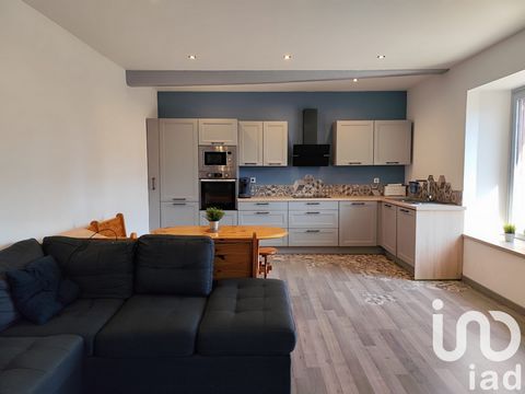 iad France - Stéphanie Schroeder vous propose: Charmante maison de ville des années 1880 en pierres apparentes, pleine de caractère et d’authenticité de 120m². ** Studio indépendant** **Garage ** ** En plein centre ville** ** 3chambres ** **Une suite...