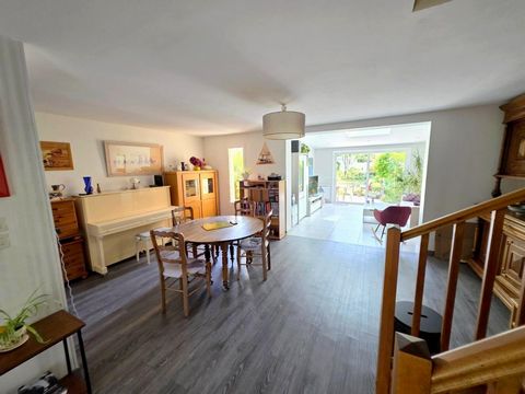 Maison d'environ 125 m² avec 4 chambres sur 338m²