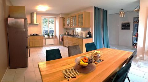 Maison en pierre, tous commerces et gare à pied