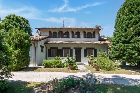 This 3-bedroom holiday home in Fano for a family or a group of 7 guests is a typical home of the Adriatic area. You have the peace and privacy of the green rolling hills of Le Marche, with the comforts of the nearby cities and your passion for the se...