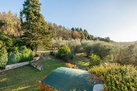 Experience authentic Tuscan atmosphere in San Casciano in Val di Pesa, where this 1-bedroom holiday home is located. The holiday home has a large shared swimming pool and is perfect for couples or small families or groups of 3. About Belvilla When yo...