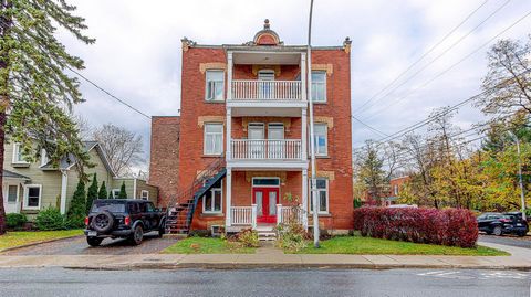 Localization! Localization! Location *** Beautiful condo-style units, several renovations over the years, a jewel of a building and a prime location! Happy income! Good tenants! Who will be the next Savvy Investor! For the tranquility of tenants. Vis...