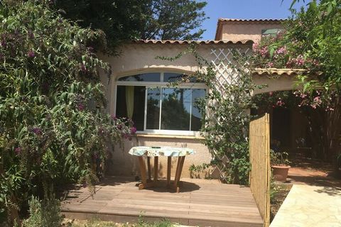 Zatrzymaj się w tym uroczym domu wakacyjnym na południu Francji i rozpocznij swój dzień stylowo od kąpieli w basenie! W obiekcie komfortowo pomieści się rodzina. Urokliwy Frontignan położony jest nad Morzem Śródziemnym i jest bardzo popularny wśród m...