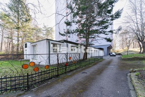 House in an exclusive location in Jurmala, Dubulti, in the dune area. Quiet, peaceful surroundings, fresh sea air! Cafes and restaurants, water park, tennis clubs, SPA complexes, yacht club are nearby. + 100 m from the sea coast.The house has 3 bedro...