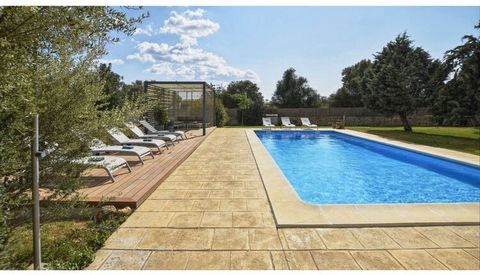 Country house recently built, with more than 300m2, great quality and a minimalist style, located in Binissalem, the heart of Mallorca. With large spaces, clean and comfortable, with full equipment, to make your stay very enjoyable. The house is loca...