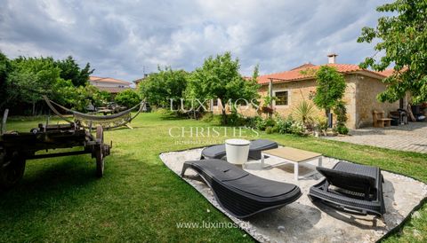Recently renovated country property with an indoor heated pool in Balazar, Póvoa de Varzim. This property has several features that make it suitable as a permanent residence or for tourism and hotel exploration investments. Its privacy and expansive ...