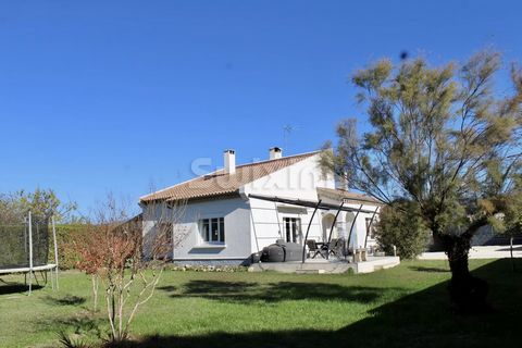 Ref 67353FC: In Drôme Provençale, Valréas sector, in the countryside, renovated house of 121 m2. It consists of a living room with a wood stove, opening onto a semi-open fitted kitchen with an adjoining pantry. Shaded terrace with possibility of mist...