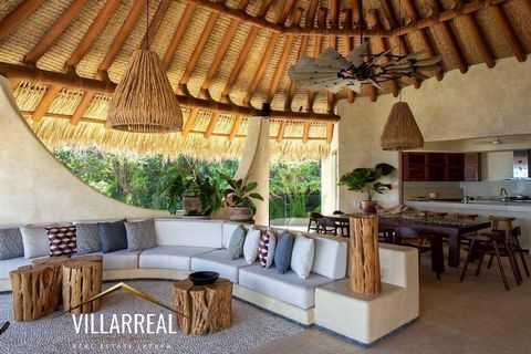 Ámbar was created to be part of Ixtapa's spectacular terrain, a celebration of its life, vegetation and the beautiful Pacific Ocean. Using bamboo and other sustainable materials, the building is an evolution of our Zihuatanejo style. It was designed ...