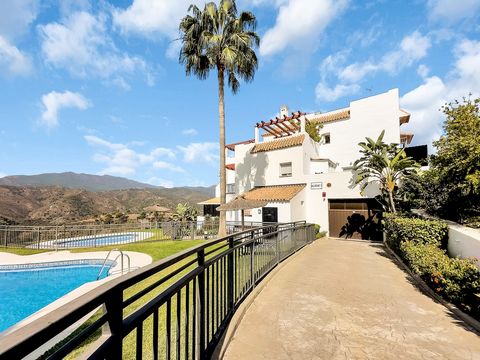 Luxurious Duplex Apartment in Istán with Breathtaking ViewsThis elegant duplex apartment is nestled in the picturesque town of Istán, offering a perfect blend of contemporary design and tranquil Mediterranean living. With three bedrooms, three bathro...