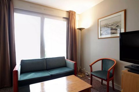 This apartment is a large studio of about 37 square meters located rue de Clichy in the 9th district of Paris. It is located on the 4th floor with elevator. It offers 1 living room and a sleeping area, 1 fully equipped open kitchen, 1 bathroom and a ...
