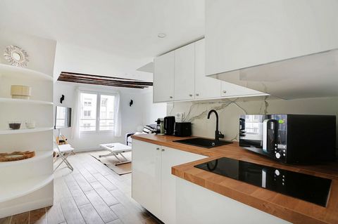 Located in the heart of Paris, the flat is a stone's throw from Châtelet-Les Halles and the Marais! It is a 22m² flat located on the 6th floor without lift. It is composed of: - An open kitchen, equipped and functional: fridge, hob, coffee machine, t...