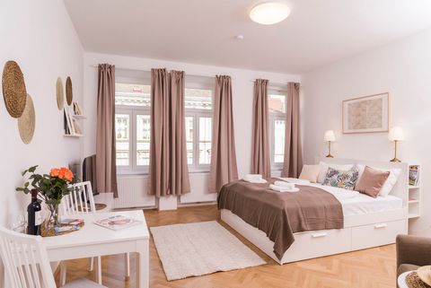 In the 16th district of Vienna, this bright and cheerfully decorated studio apartment awaits. The 30-squared-meter apartment offers accommodation perfectly for 2 people on a double bed, a dining table and chairs and a small built-in kitchenette. The ...