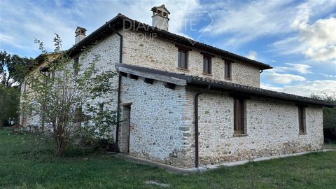 CASTEL RITALDI (PG), In the area of the Sagrantino di Montefalco DOCG: farm of approximately 13 hectares with mixed stone farmhouse on two levels with shed, tool shed and swimming pool comprising - 4 hectares of arable land currently planted with whe...