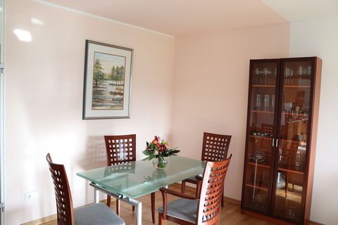 Welcome to a spacious, almost obstacle free apartment in Bad Waldliesborn. Key data of the apartment - Quiet location with a view to the countryside. 1st floor with elevator - Distance to Lippstadt city center 7 km, Gütersloh 24 km, Paderborn 36 km -...