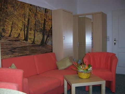 The holiday home Heideberg in the southern outskirts of Berlin is located on a 1000 sqm property near the Miersdorfer See lake and the forest at Heideberg in a very quiet residential area. The S-Bahn station Zeuthen is within walking distance, parkin...