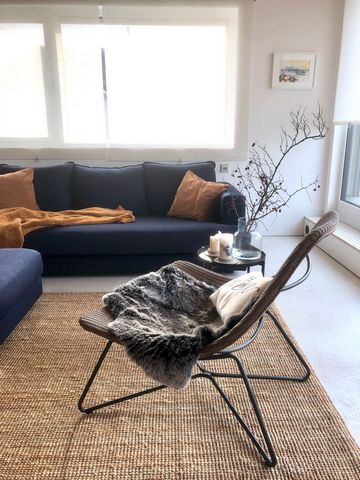 First occupancy after renovation. South-facing balcony approx. 5m² and optional approx. 30m² large roof terrace with Taunus view. This modern and bright penthouse loft with Taunus view is offered furnished. The space is open and divided into spacious...