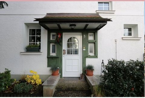 Fantastically beautiful semi-detached house in the trendy Bergisch Gladbach district - Gronauer Waldsiedlung. 4 rooms - approx. 120 m², fully furnished. Beautiful garden, covered terrace, balcony.