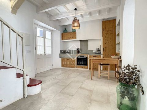 Charming house of 140m² constructed with patio of 10m² and terrace-splarium of 6m² located in one of the most beautiful streets of the old town of Ciutadella de Menorca. The property is distributed over three floors. It has been recently refurbished ...