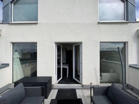 Enjoy your little break in a newly renovated and lovingly furnished maisonette apartment, above the roofs of Düren, penthouse, spacious, over 50m2, modern kitchen, balcony with modern furniture to linger. Panoramic view of Düren's skyline and the Eif...
