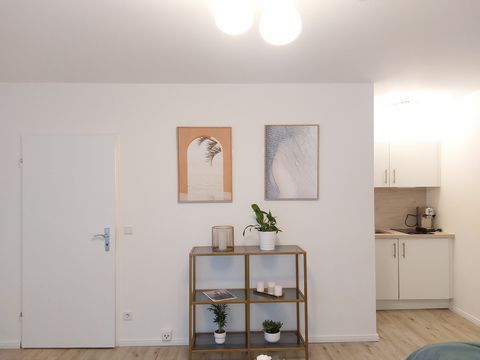 The apartment is located in the heart of Wiesbaden's Westend. Well-maintained residential building. Quiet and friendly neighborhood. Upon request, a covered car parking space in the courtyard can be rented (very valuable in this location). French bal...