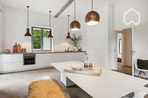 This new designer loft is a low-energy building in a listed building and is located in the direct vicinity of a nature reserve and the Baldeneysteig and Baldeneysee lakes, which can be reached on foot in a few minutes and are known as a local recreat...