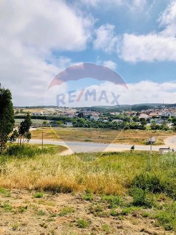 A-DOS-CUNHADOS Land with 1,200 m2 With feasibility of construction, possibility of building warehouse. Total area 1,200 m2 Gross construction area: 720 m2 Implantation area 420 m2 Located in the center of A-Dos-Cunhados, which is a town in the munici...