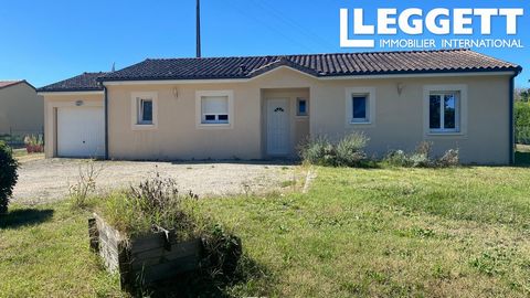A24217ANG24 - On the town of Saint Crépin D'auberoche close to amenities single storey house in the countryside. Single-storey house built in 2013 with 91m2 living space on 923 m2 of land with above-ground pool. Entrance into large bright living room...