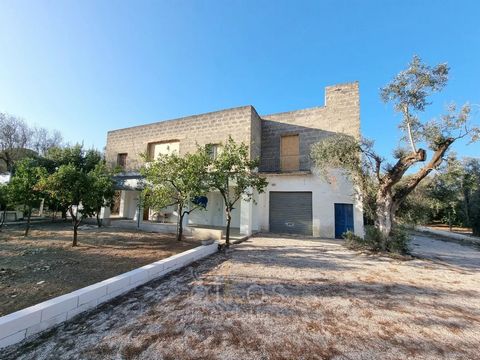 Situated just minutes from the historic centre of Oria, this two-level villa in Puglia offers a total net area of 282 square metres, spanning two independent floors with optimised space distribution. The ground floor underwent a renovation last summe...