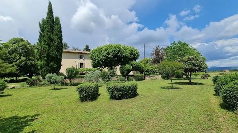 This beautiful 19th century bastide combining charm and authenticity will seduce you with its beautiful volumes and its charm of yesteryear. The house has been partially restored including the roof that was completely redone and isolated 4 years ago....