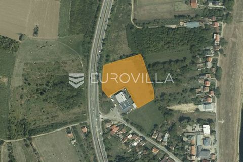 Sisak, building land with a total area of 10,838 m2 in an ideal position near all amenities needed for living. Access to the plot from the road (pavement) is about 50 meters wide, the width of the rear part of the plot is about 1000 m. Complete commu...