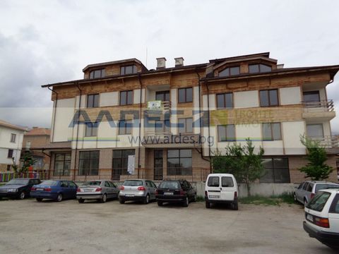 FOR SALE is the whole ground floor of a multifunctional building with excellent location - near the Old Town, the Chapel of Paisiy, 500 m from the city center, near the Glazne River, 1 km from the gondola; 160 km from Sofia Airport. Monolithic brick ...