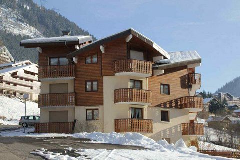 A two bedroomed apartment with a large garage in Chatel Village in a pretty residence (with 88 main lots over 3 buildings). Located in the Bechigne sector near the centre, just 50m from a ski bus stop and approximately 900m from the pistes. This apar...