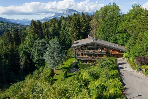 Ravello immobilier Megève invites you to discover a chalet of character, nestled on an estate of 4000 m2, in an exceptional, quiet and private environment. Recently renovated with noble and refined materials, this chalet of approximately 393 m2 estab...