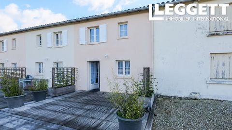 A10406 - A 3 bedroom holiday cottage in a sought after setting a short walk from the centre of future Spa town of St Jean d'Angély Investment / rental Information about risks to which this property is exposed is available on the Géorisques website : ...