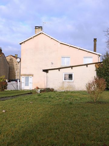 Located in the charming town of Loubigné, this house benefits from a privileged location. 2km from Chef-Boutonne, it offers easy access to shops and schools. Its quiet and family setting will delight buyers looking for a peaceful environment. The pro...