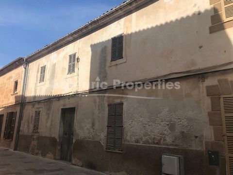 Amazing renovation opportunity for a rustic property in Muro This amazing large town house for sale in Mallorca needs complete refurbishment and offers the possibility to create a new home in Muro. This property would make an ideal investment opportu...