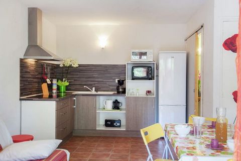 This small-scale park on the Costa Verde has about twenty beautiful holiday homes, which were completely renovated in 2016. The kitchen and the entire bathroom have been completely renovated. The house is tastefully decorated and has a pleasant, cove...