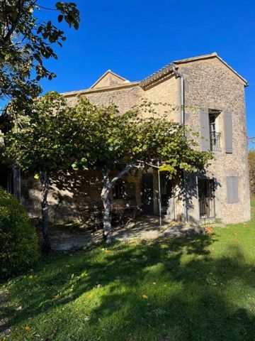 Situated at the majestic foot of the Luberon, this exceptional property extends over two and a half hectares of land, revealing a rich history and unique charm. The main house welcomes visitors with an entrance full of character, introducing an intim...