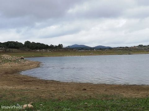 Come and see these 2 plots of land of 10ha and 16ha (there is the possibility of separate sale), located next to the banks of the Alqueva, in the areas of S. Luís and Malhada, in front of the largest island of this lake which is simply the largest la...