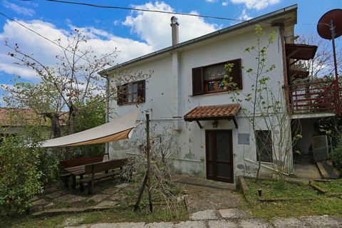 Dit prachtige appartement in het Italiaanse Val Canina beschikt over een heerlijke ontspannende tuin. Er zijn 2 slaapkamers die gezamenlijk 6 gasten kunnen accommoderen. Deze optie is ideaal voor gezinnen.