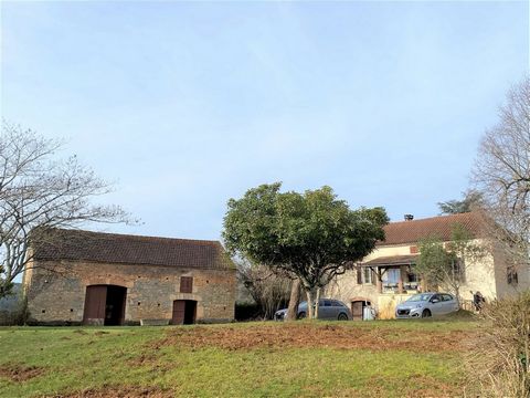 Beautiful farmhouse with house, barn and garages on its land and woods of 7ha. A staircase leads to the living level of the main house with kitchen, living room, bathroom, toilet and 4 bedrooms. Cellars on the entire ground floor and convertible atti...