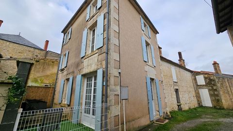 Exclusive! Irleau, in the heart of the Marais Poitevin. Town house completely renovated in 2020, comprising on the ground floor: a beautiful living room with fully equipped kitchen, a toilet with a linen area. On the 1st floor: a landing leading to 2...
