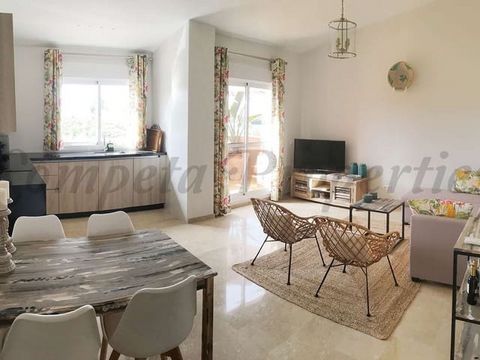 Stunning apartment located within the sought-after Baviera Golf resort and with fabulous views to the Mediterranean. This newly appointed apartment is just a short distance from the beaches & shops of Torre del Mar and the marina of Caleta de Velez. ...