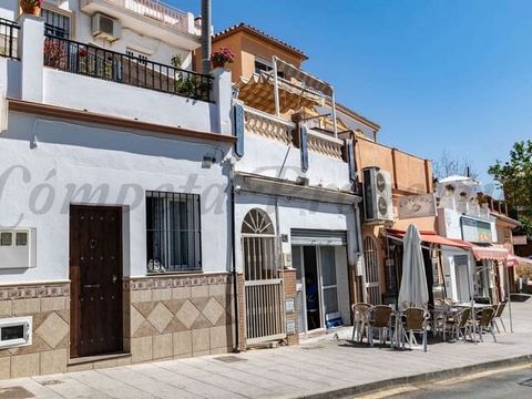 Esta propiedad se encuentra en la ciudad de Málaga, con fácil acceso y a tan solo 15 minutos en coche del Aeropuerto de Málaga. El interior de la propiedad cuenta en su interior con 5 dormitorios, 2 salones, 1 cuarto de baño, 2 cocinas y 1 terraza co...