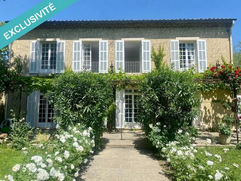 New exclusivity Laurent BONNET Immobilier By Safti. Located in Avignon/ Montfavet, city renowned for its Provencal charm, historical heritage and festivals, you access this property of nearly 4500 m2 by a magnificent gate and a driveway lined with pl...