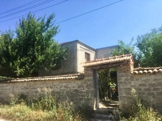 Price: €50.990,00 District: Varna Category: House Area: 128 sq.m. Plot Size: 565 sq.m. Bedrooms: 3 Bathrooms: 1 Location: Countryside We offers for sale this nice house located on asphalt road in a quiet and picturesque village, providing all the nec...