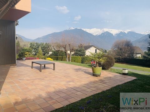 In the town of Mercury, I offer a villa of about 300 m2 built on a plot of 2300 m2. It offers beautiful volumes with quality materials. It consists in the basement of a large double garage, an office, a summer kitchen, a shower and a toilet, a large ...