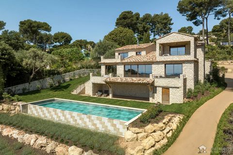Located in a quiet and dominant position, this superb new Provencal-modern property, built on around 11,000 m2 of land, was completed in 2022. Boasting superb panoramic views of the sea and the village of Saint-Paul-de-Vence, the property offers 4 be...