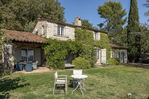 Ideally located between Fayence and Saillans, just 10 minutes away from charming villages and their delightful restaurants, this beautiful stone property offers a breathtaking and commanding view of the valley. The spacious bastide, covering approxim...